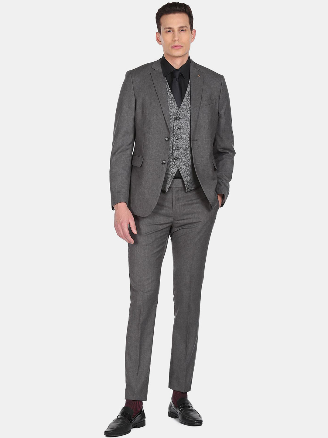 

Arrow Men Grey Solid Single-Breasted Three-Piece Suit