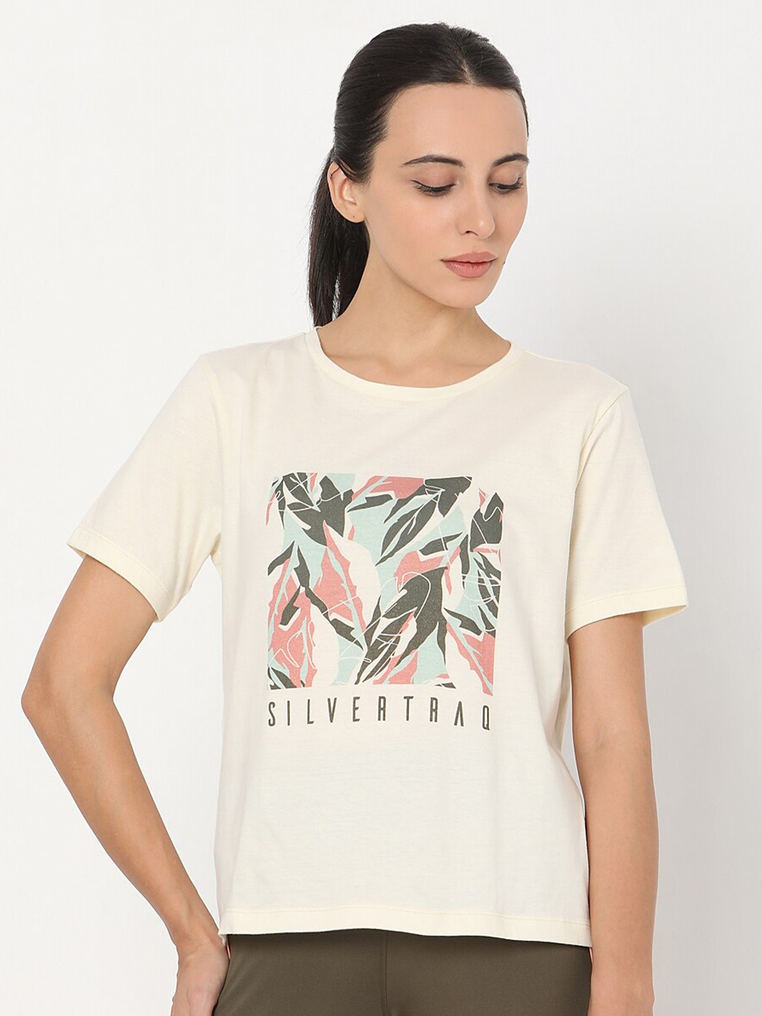 

Silvertraq Women Off White Floral Printed Tropical T-shirt