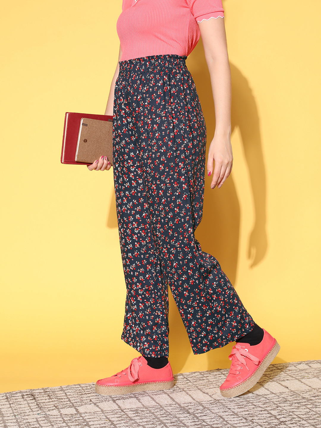 

Berrylush Women Navy Blue Floral Print Mix Trousers