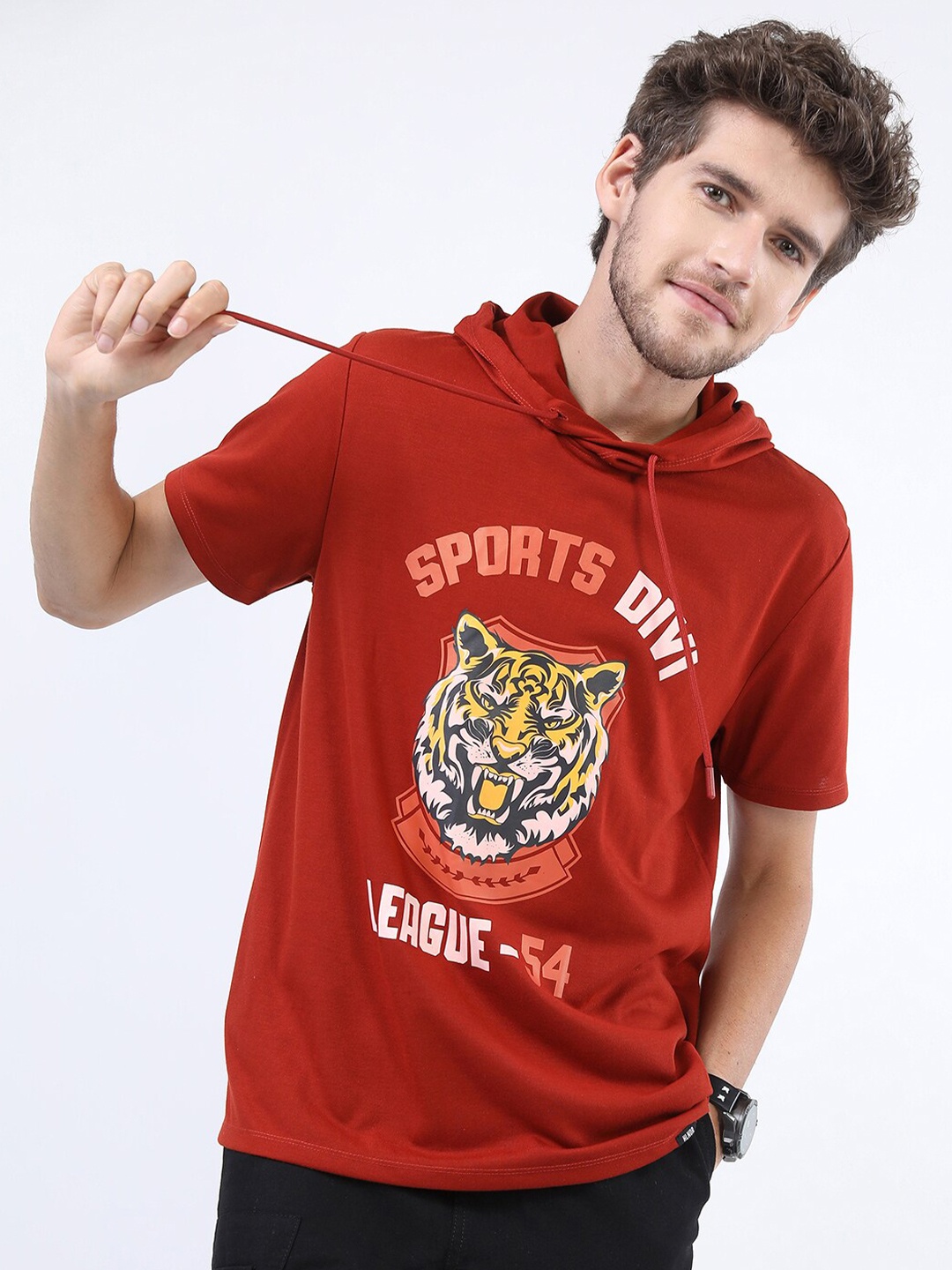 

HIGHLANDER Men Red Printed Slim Fit T-shirt