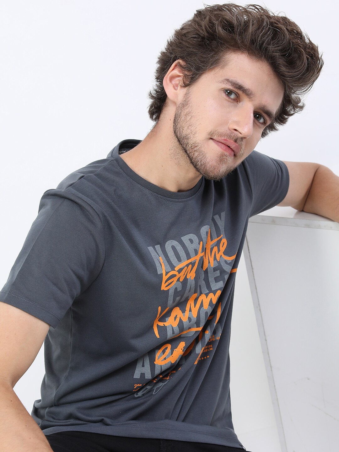 

HIGHLANDER Men Grey & Yellow Typography Printed Slim Fit T-shirt