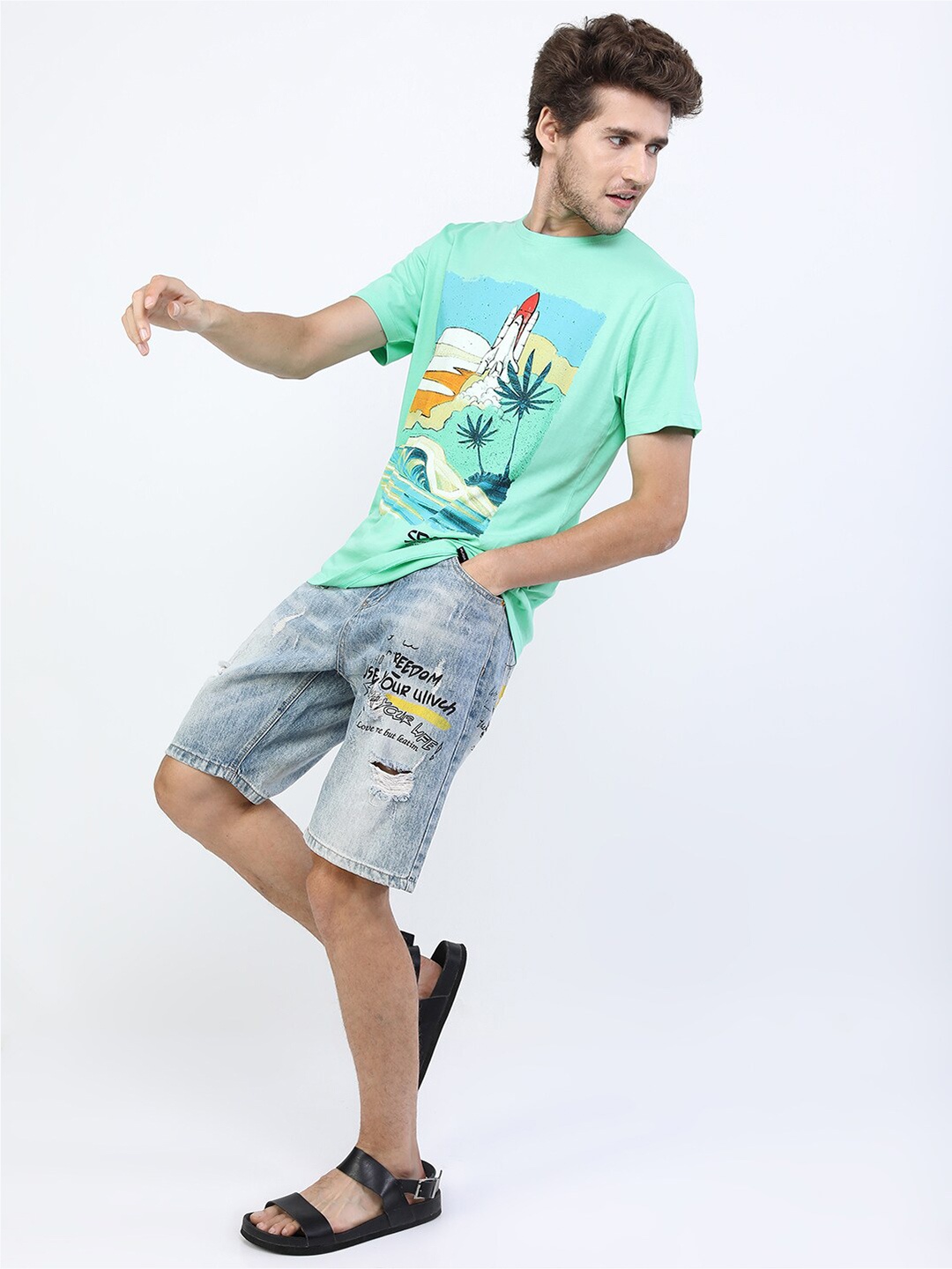 

HIGHLANDER Men Green Graphic Printed Tropical Slim Fit T-shirt