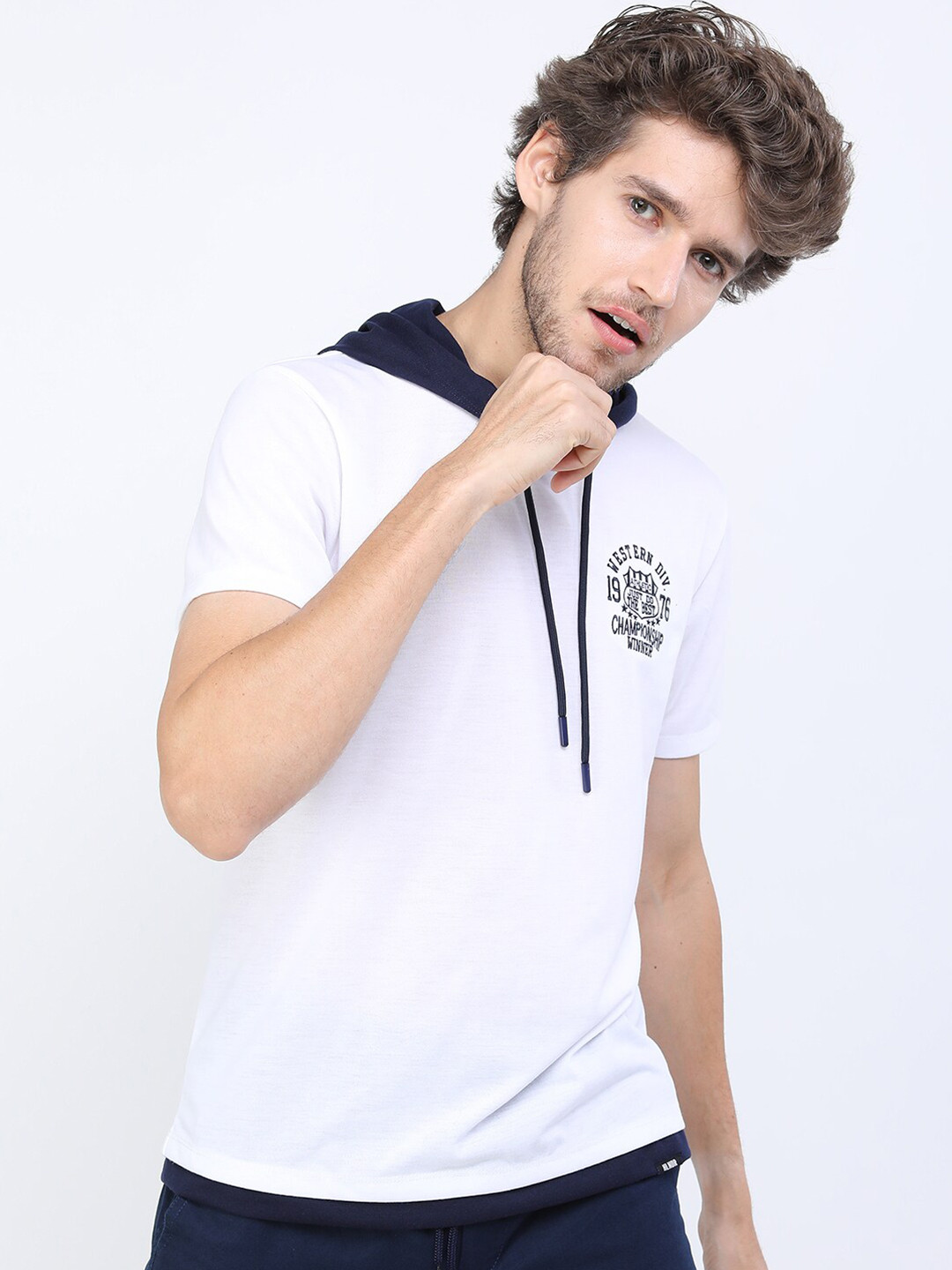 

HIGHLANDER Men White & Black Typography Slim Fit T-shirt