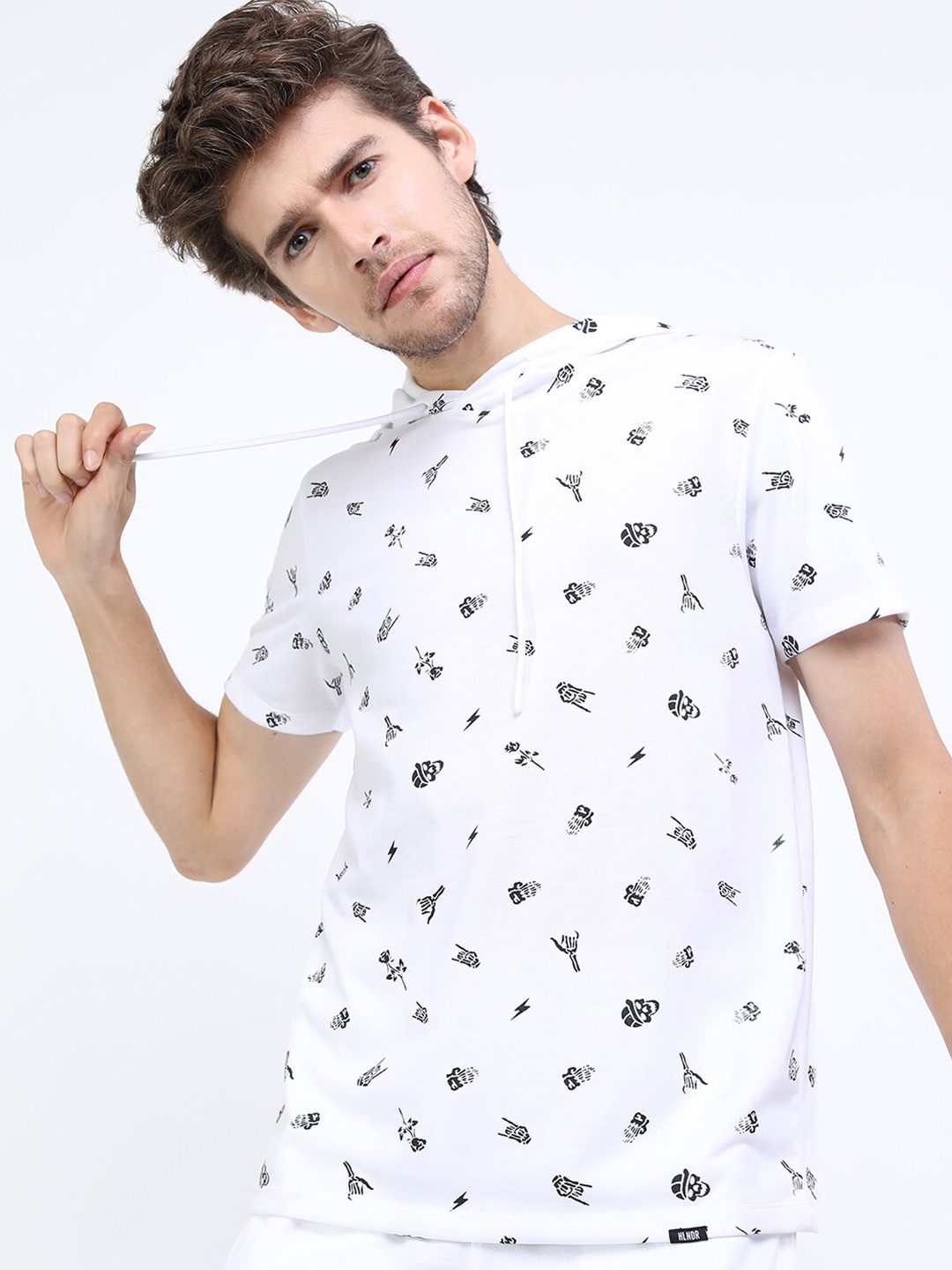

HIGHLANDER Men White & Black Printed Slim Fit T-shirt