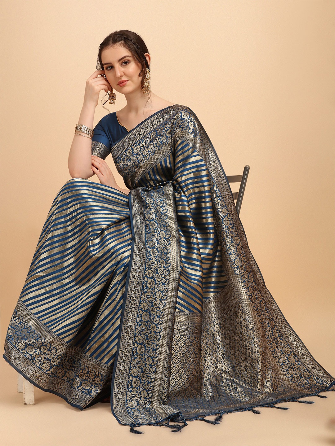 

HERE&NOW Navy Blue & Gold-Toned Floral Zari Silk Blend Saree