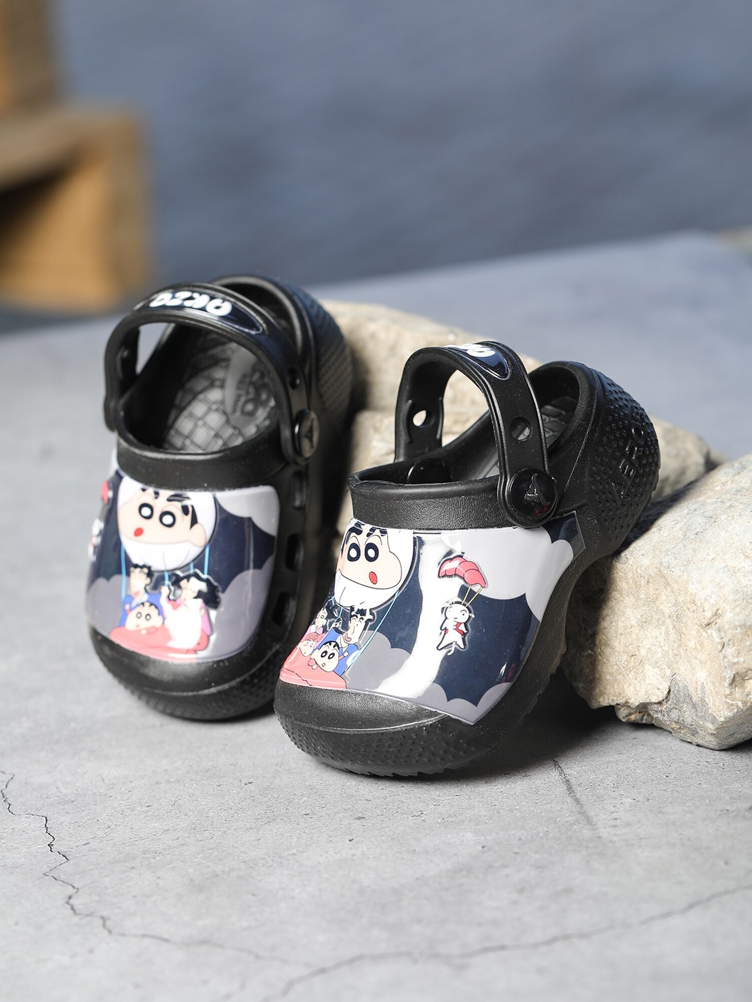 

ABROS Unisex Kids Black & White Printed Rubber Clogs