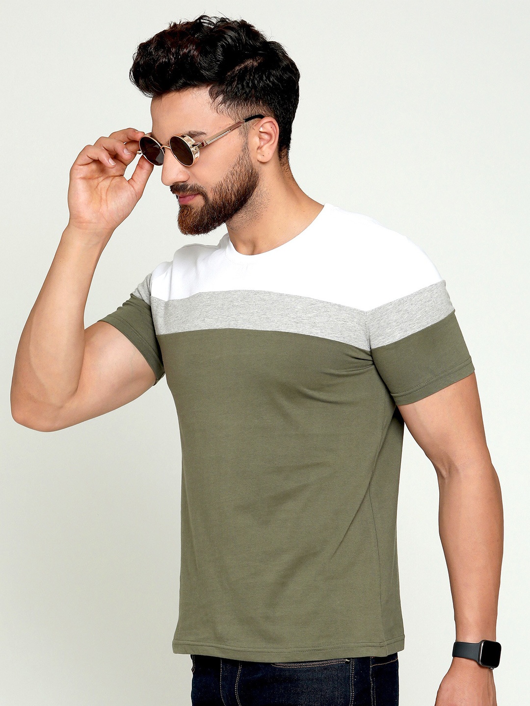 

AUSK Men Green & White Colourblocked T-shirt