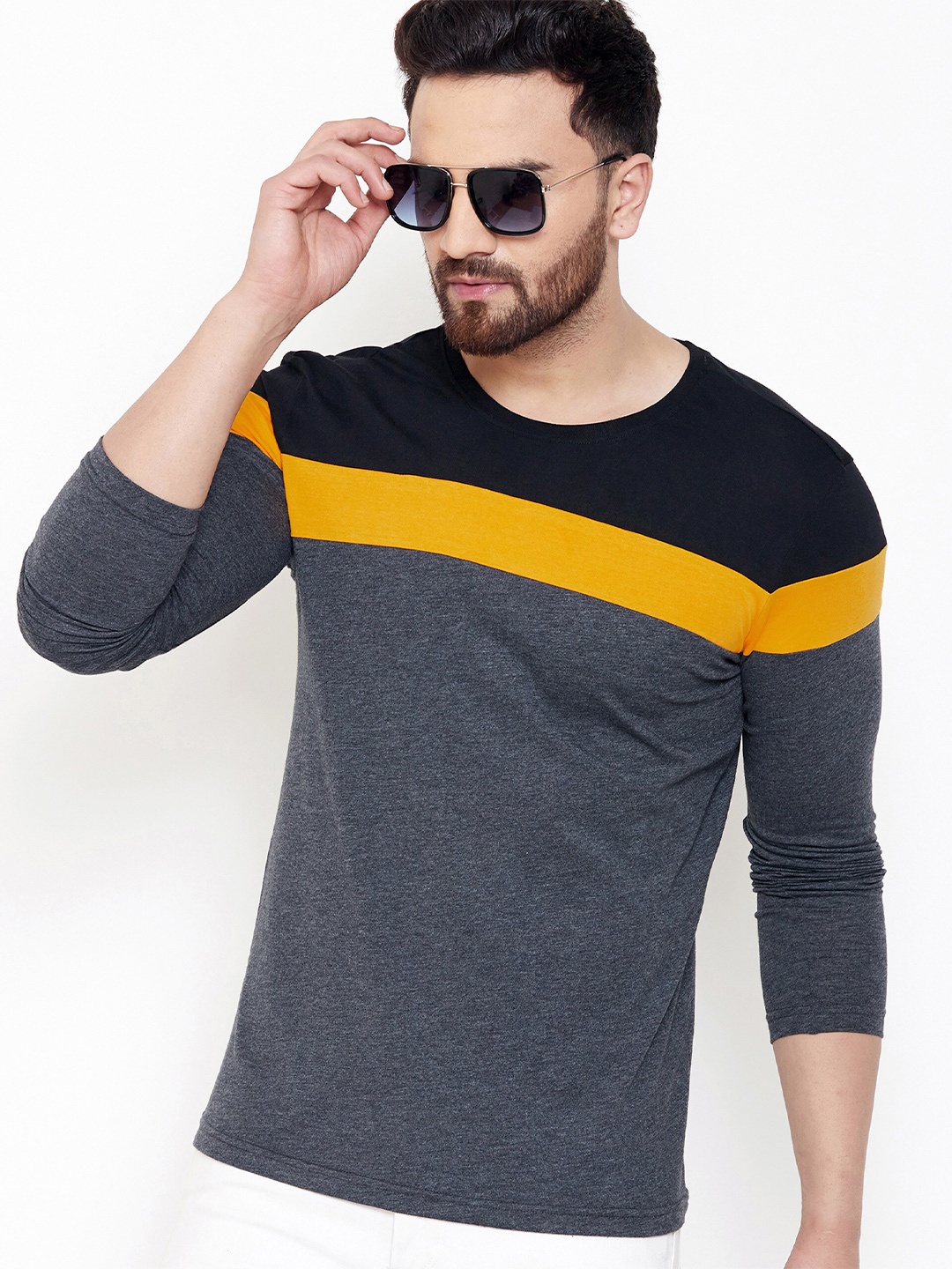 

AUSK Men Grey & Blue Colourblocked T-shirt