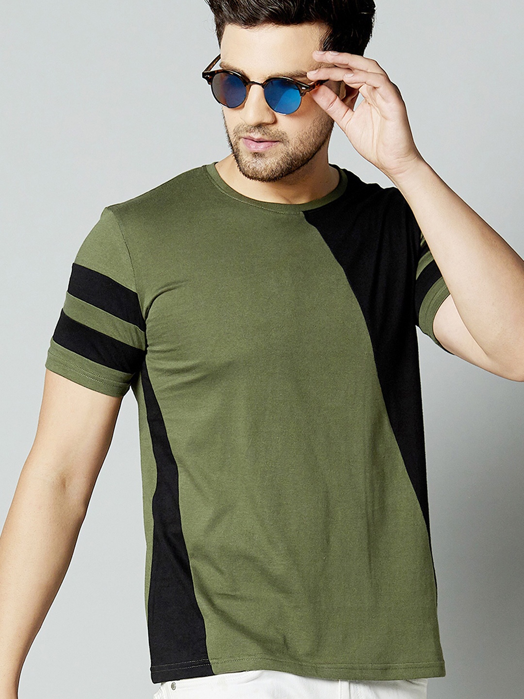 

AUSK Men Green & Black Colourblocked T-shirt