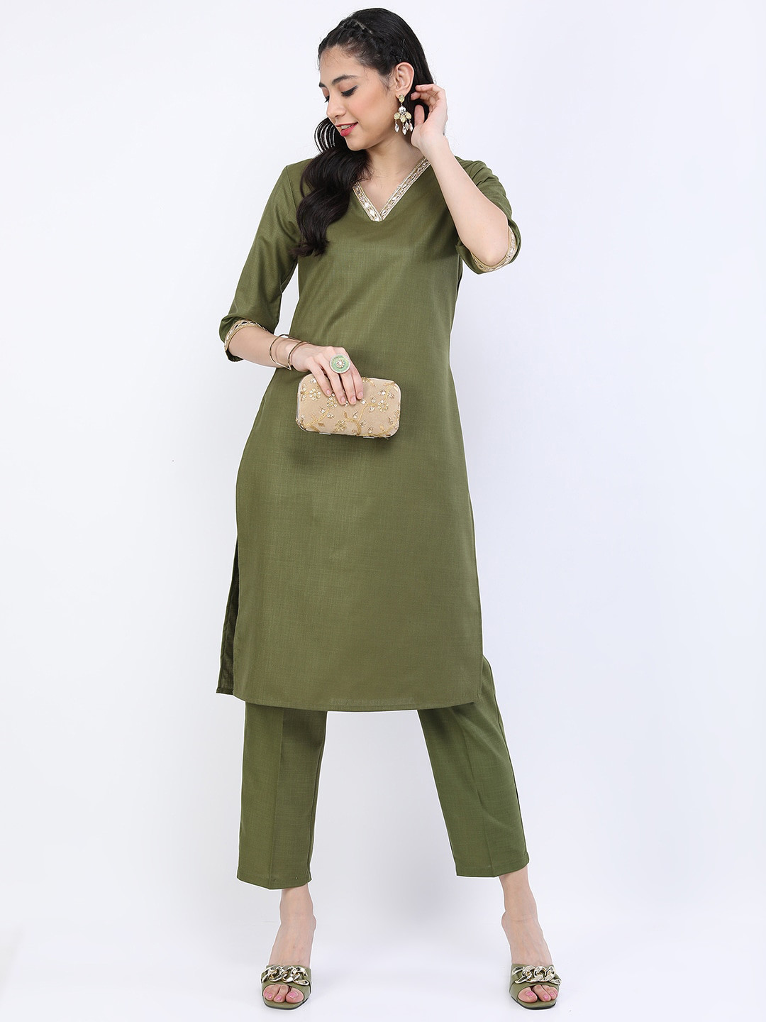 

Vishudh Women Green Gotta Patti Kurta with Trousers