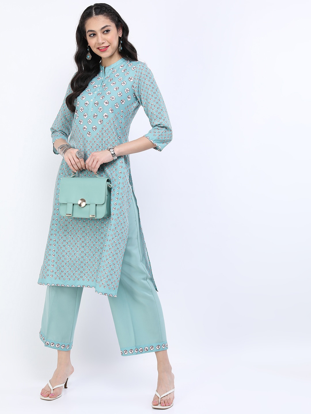 

Vishudh Women Green Geometric Print Kurti With Palazzo