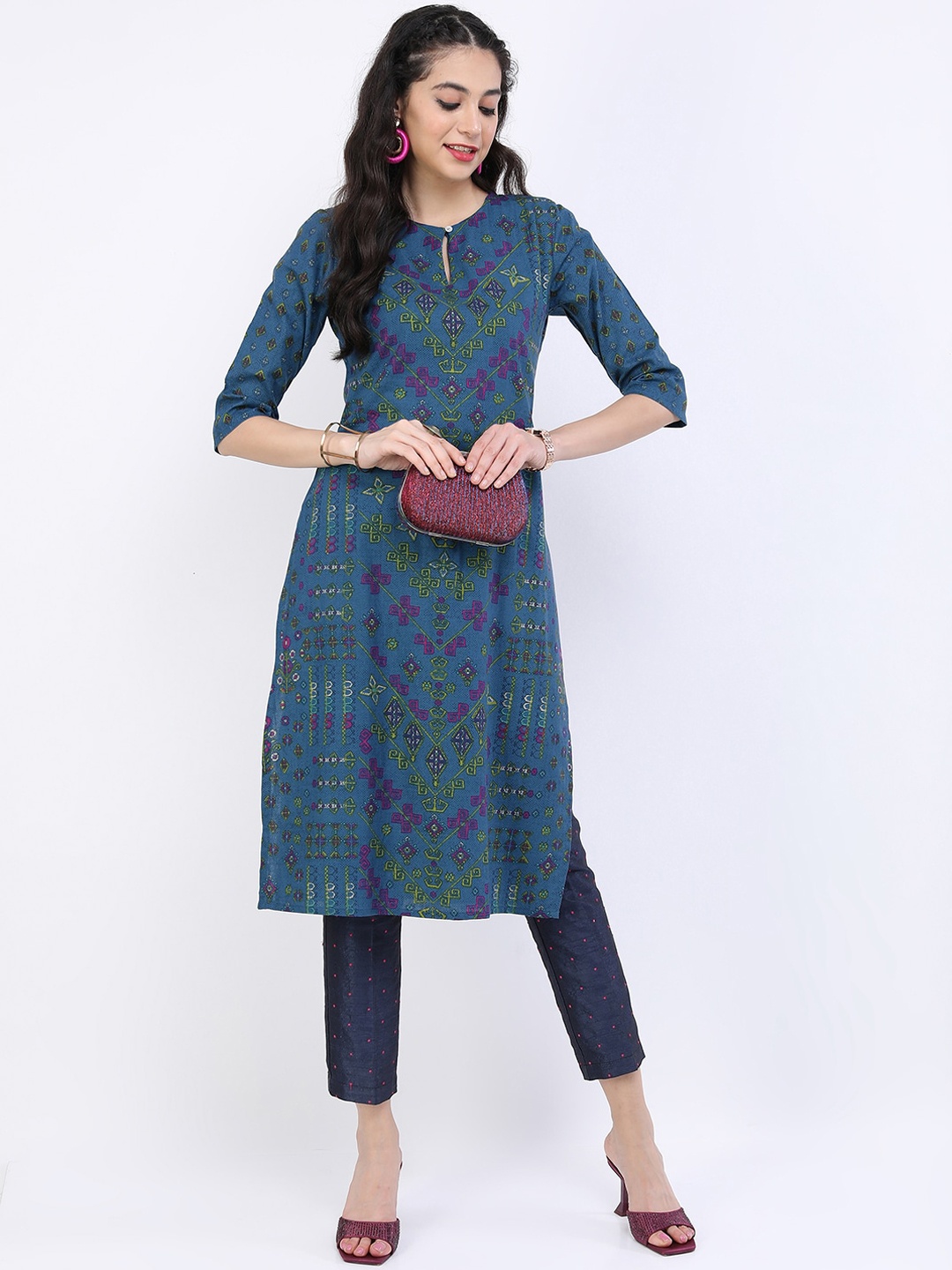 

Vishudh Women Teal Ethnic Motifs Printed Stright Kurta