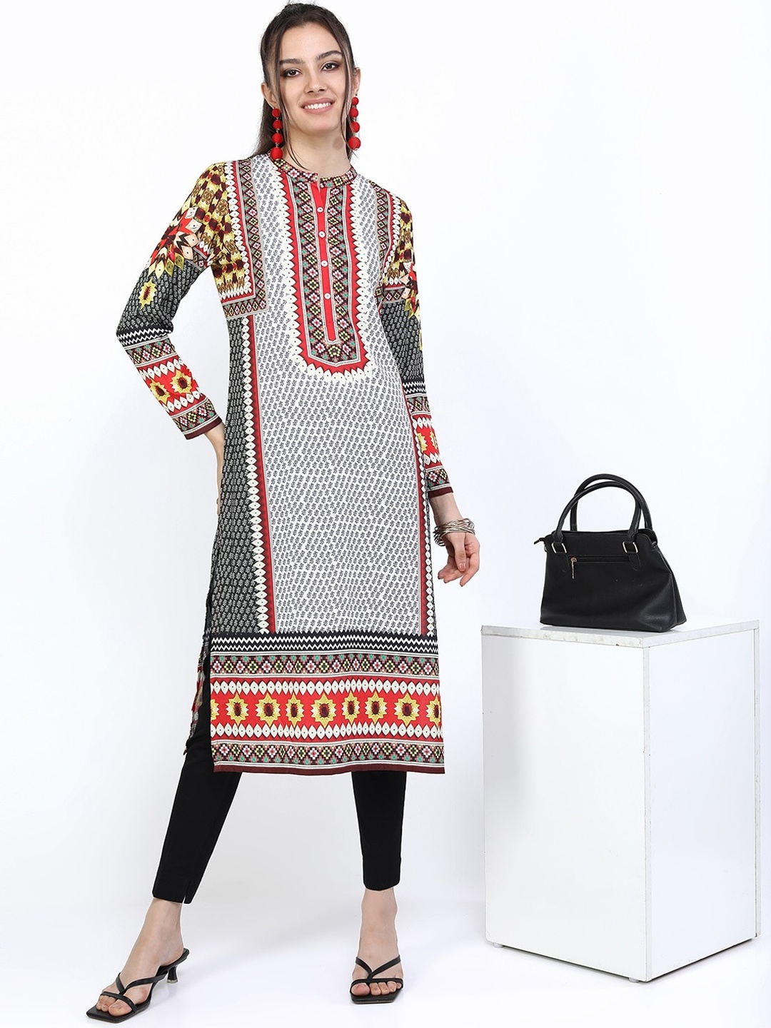 

Vishudh Women White & Black Geometric Printed Kurta