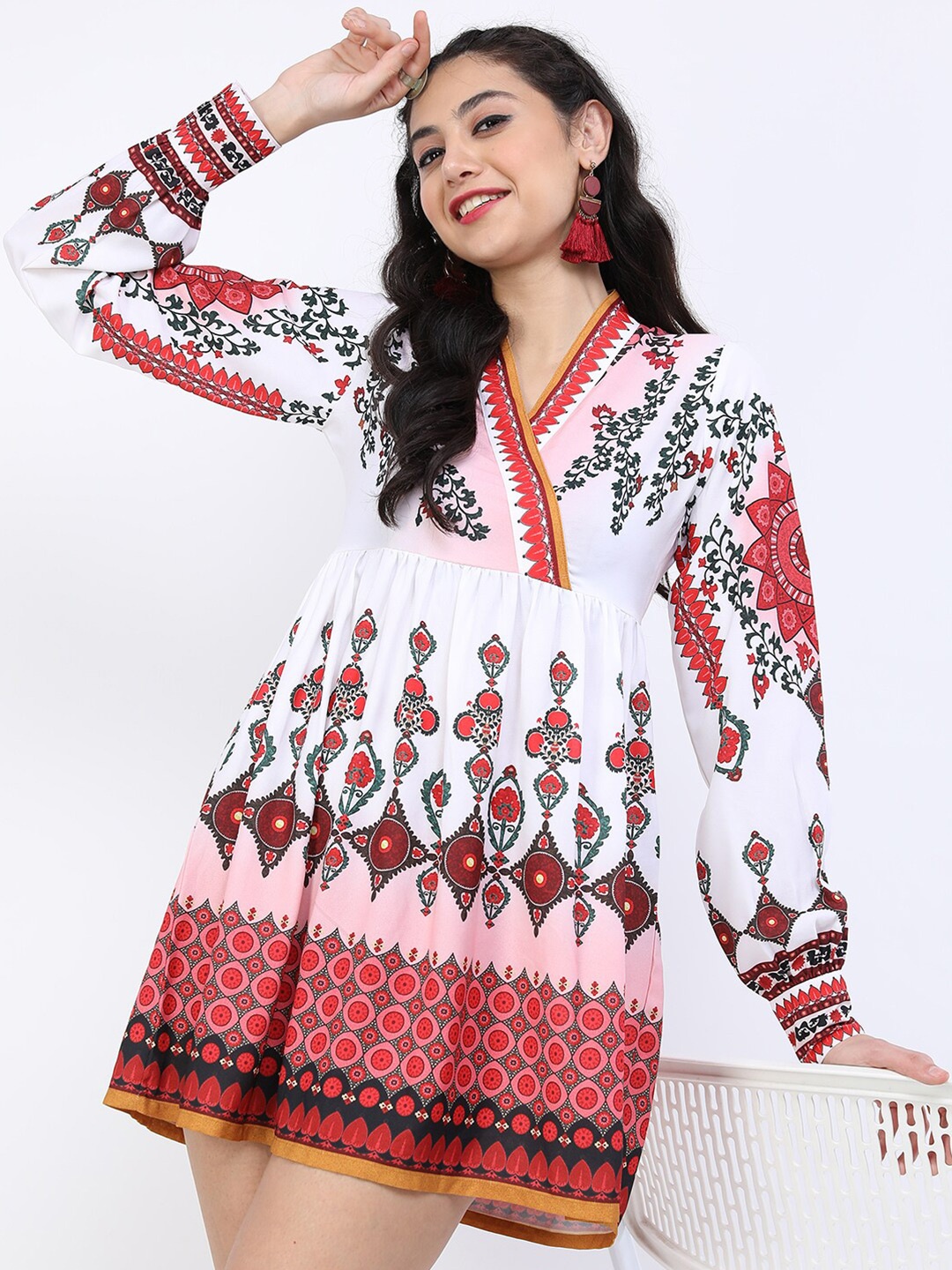 

Vishudh Women White Floral Ethnic Dress