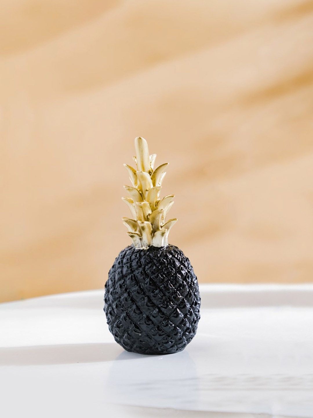 

Nestasia Black Pineapple Dcor Showpieces