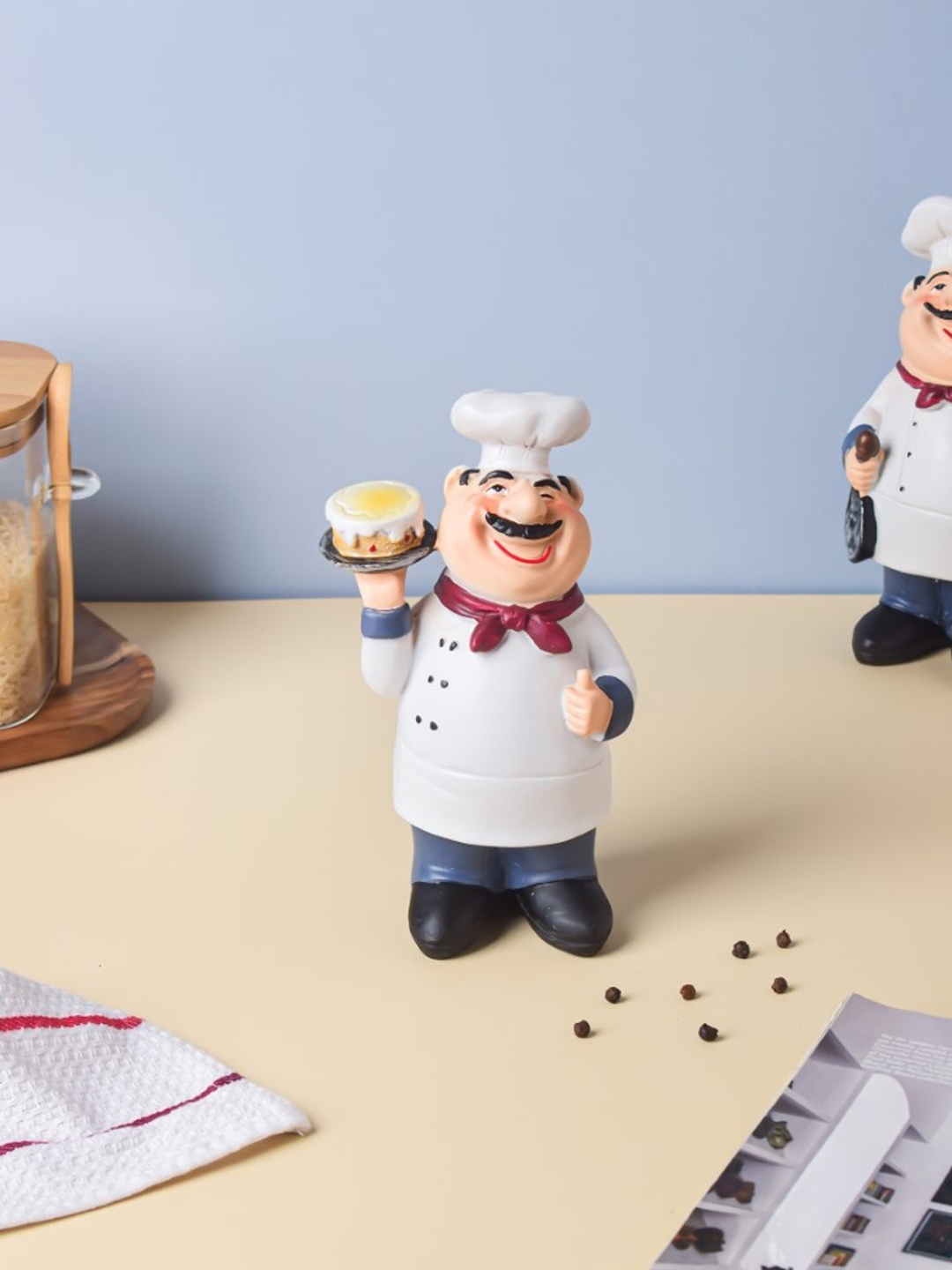 

Nestasia White & Black Stubby Chef With Pie