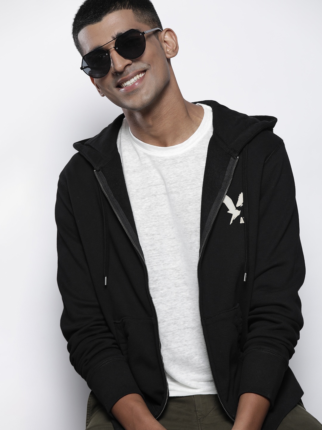 

AMERICAN EAGLE OUTFITTERS Men Black Hooded Sweatshirt