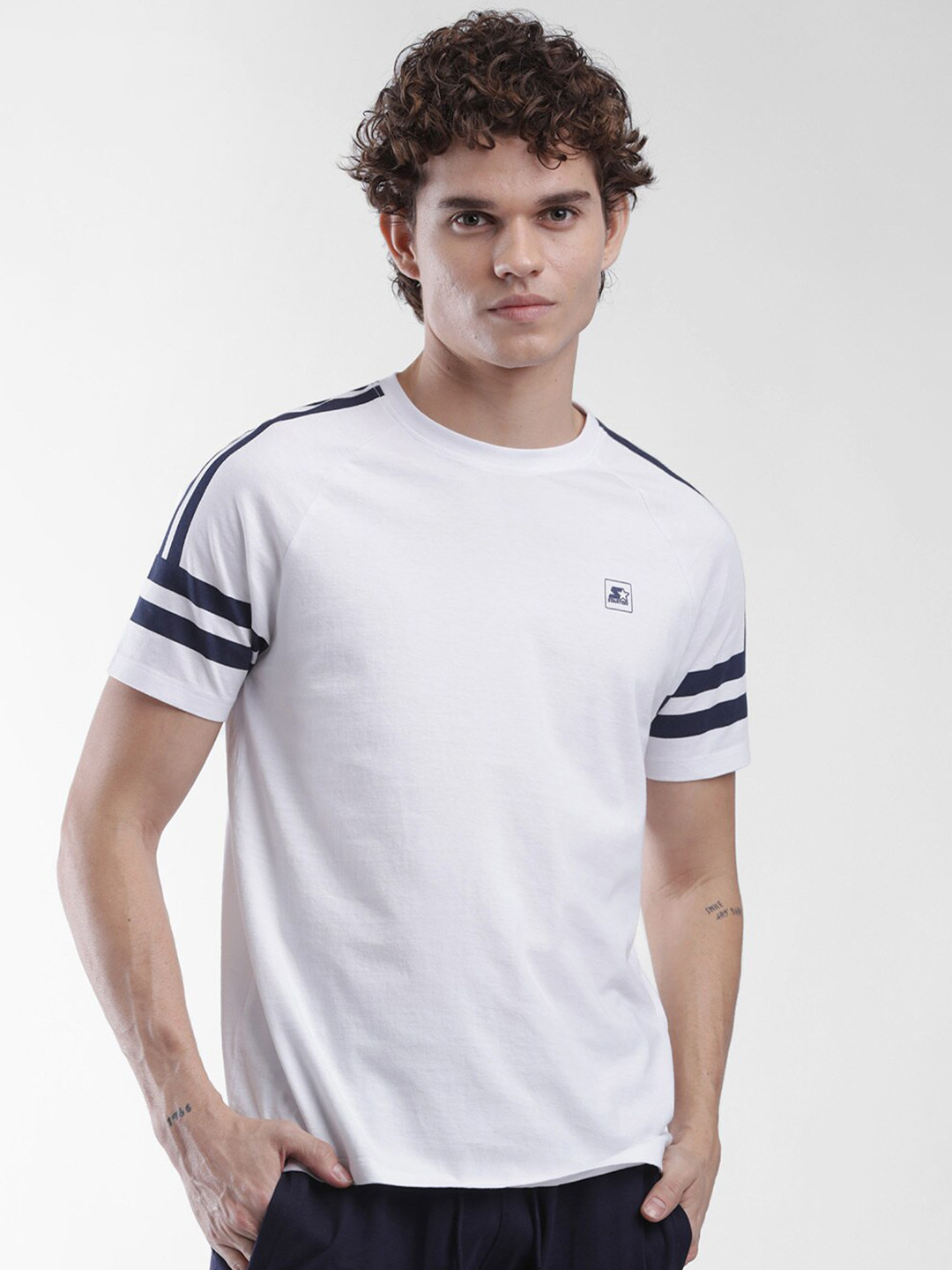 

STARTER Men White & Blue Colourblocked Cotton T-shirt
