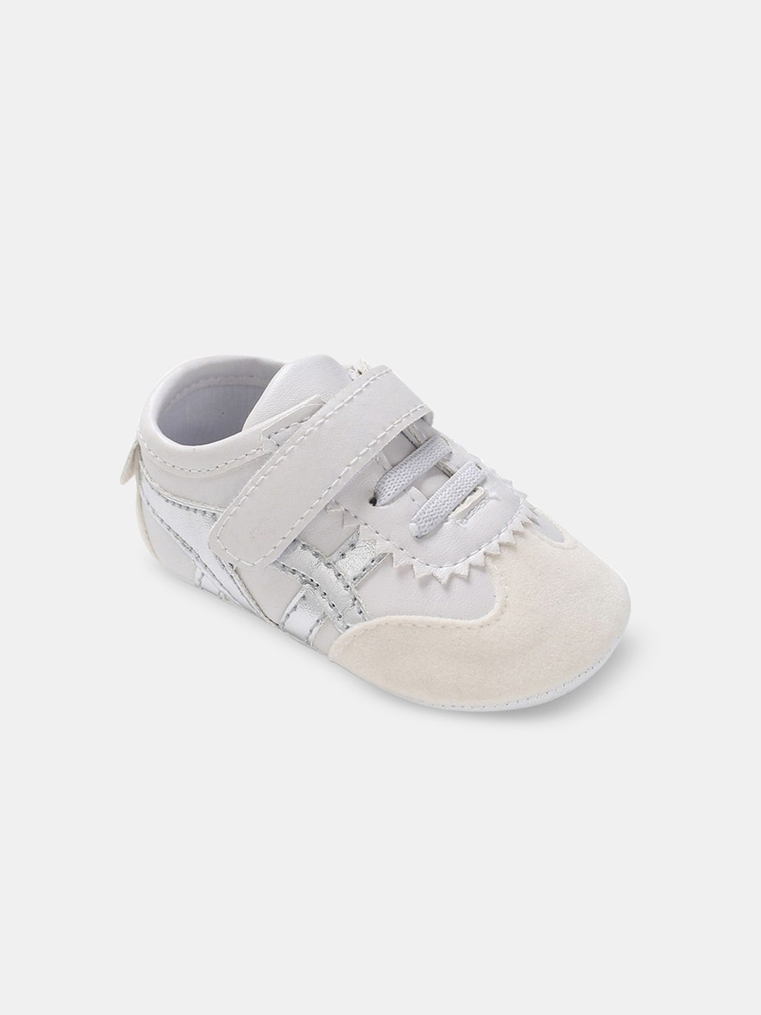 

Hopscotch Unisex Kids Silver-Toned Colourblocked PU Slip-On Sneakers
