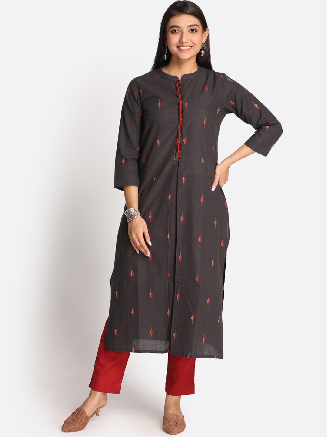 

Earthwear Women Black Embroidered Thread Work Kurta