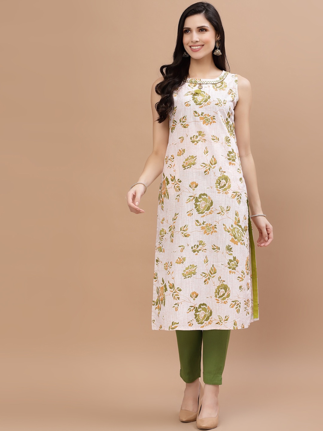 

Smiro Women Orange Floral Embroidered Thread Work Kurta