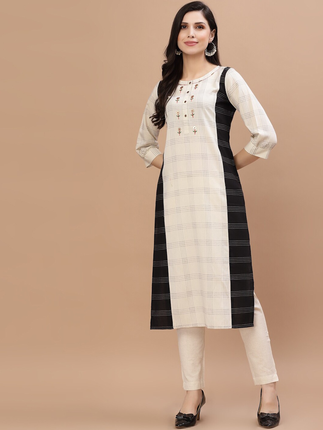 

Smiro Women Off White Striped Thread Work Kurta