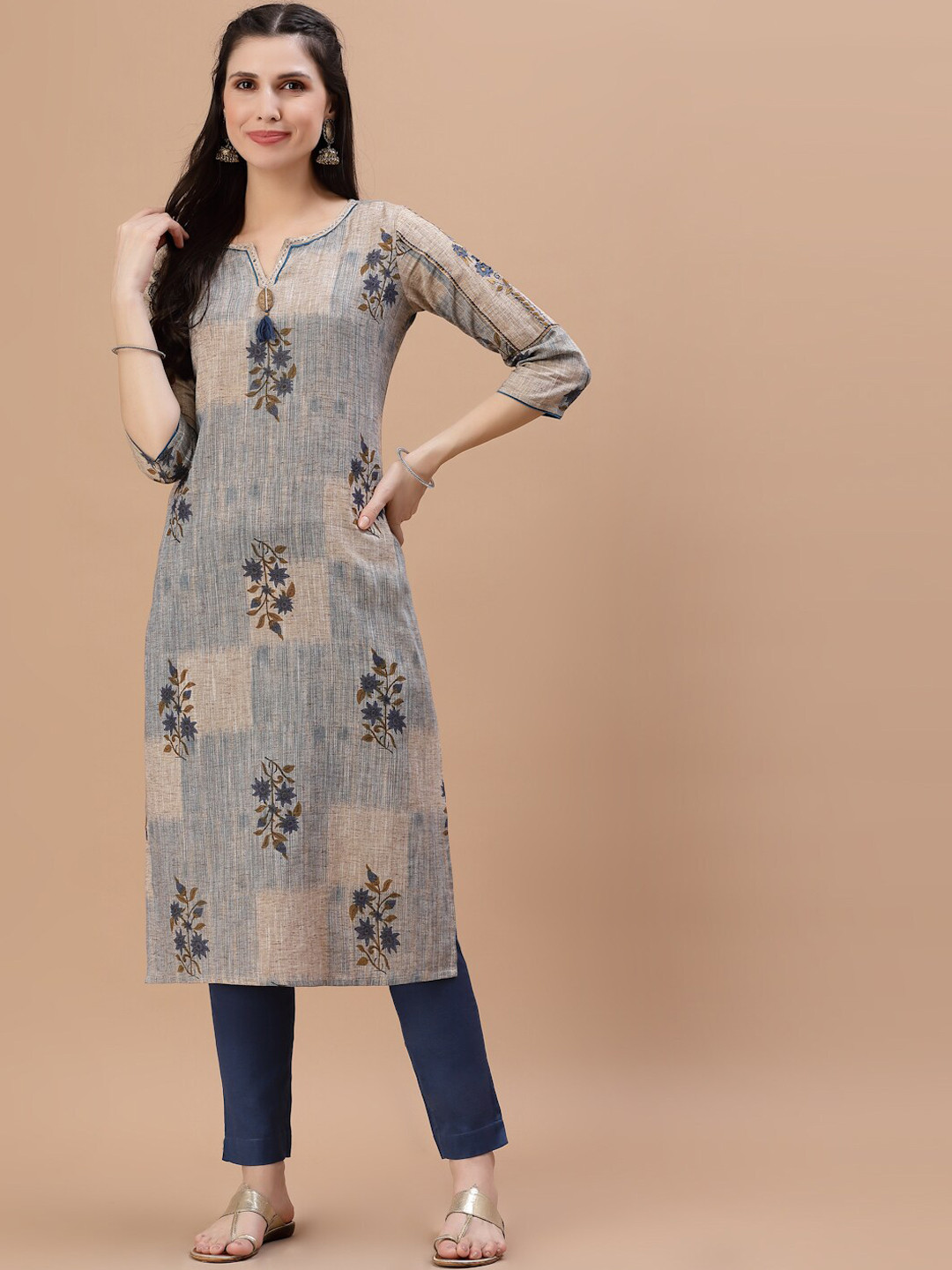

Smiro Women Blue & Grey Floral Printed Kurta