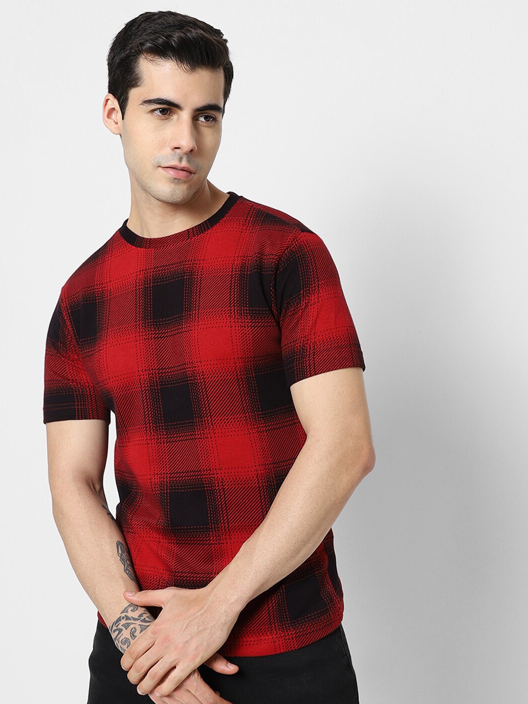 

VASTRADO Men Red & Black Checked T-shirt