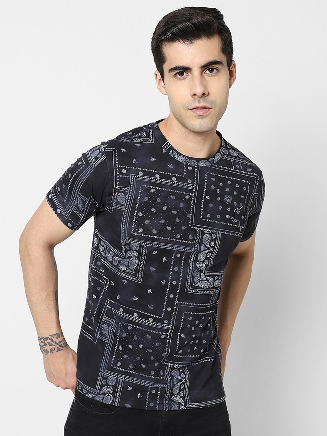 

VASTRADO Men Black & Grey Printed T-shirt