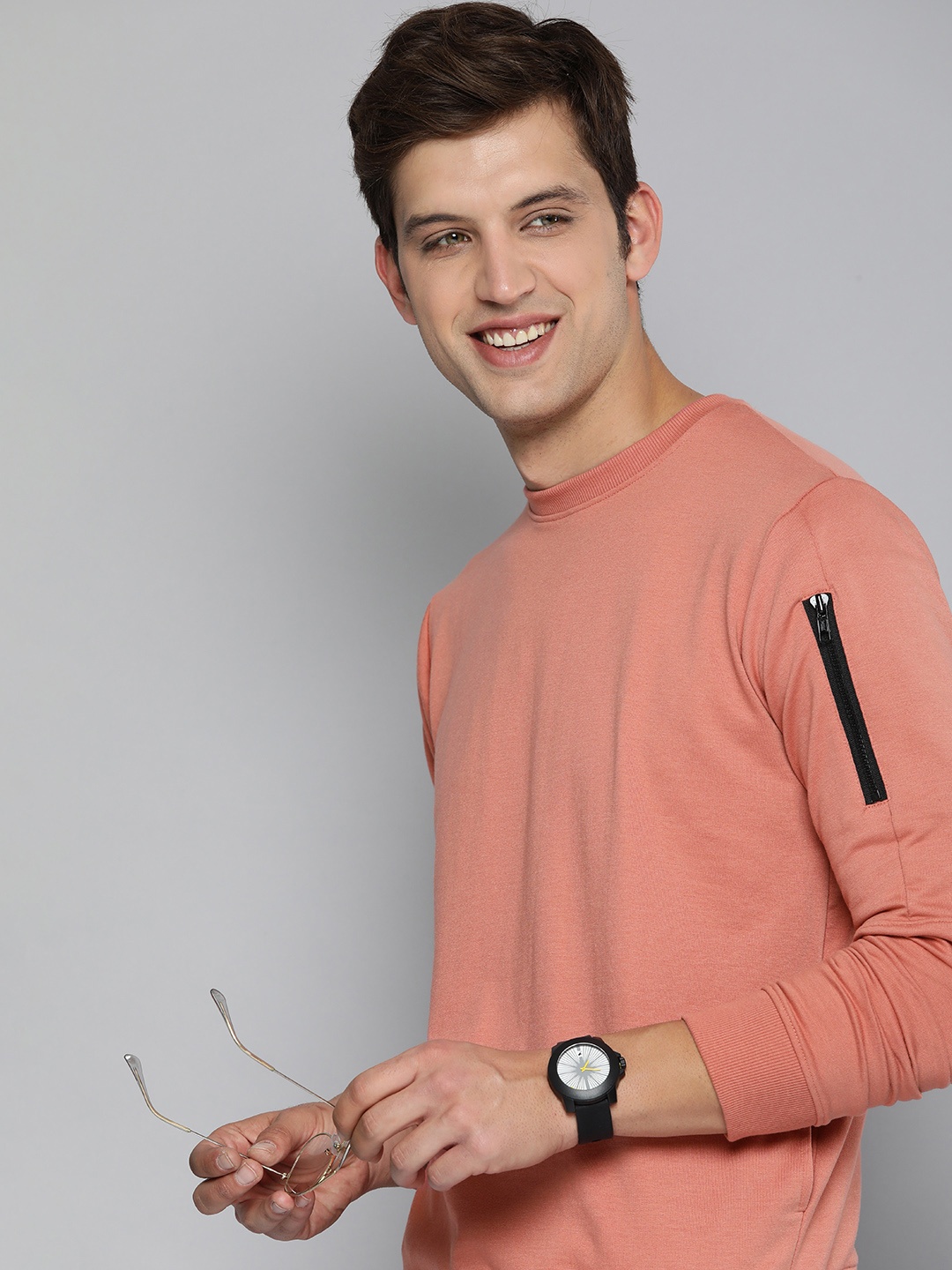 

Mast & Harbour Men Pink Solid Sweatshirt