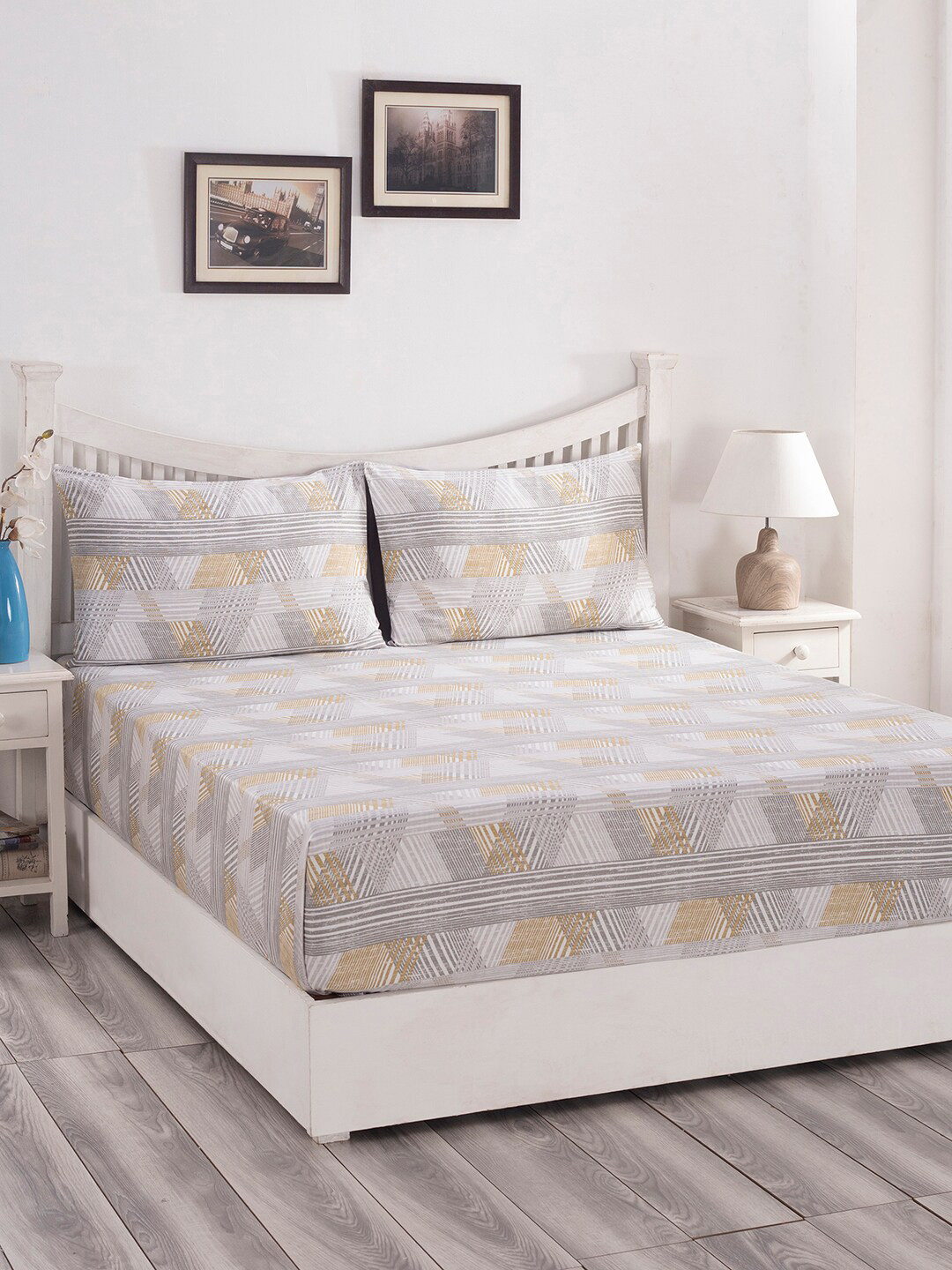 

MASPAR Beige & Grey Geometric 210 TC Queen Bedsheet with 2 Pillow Covers