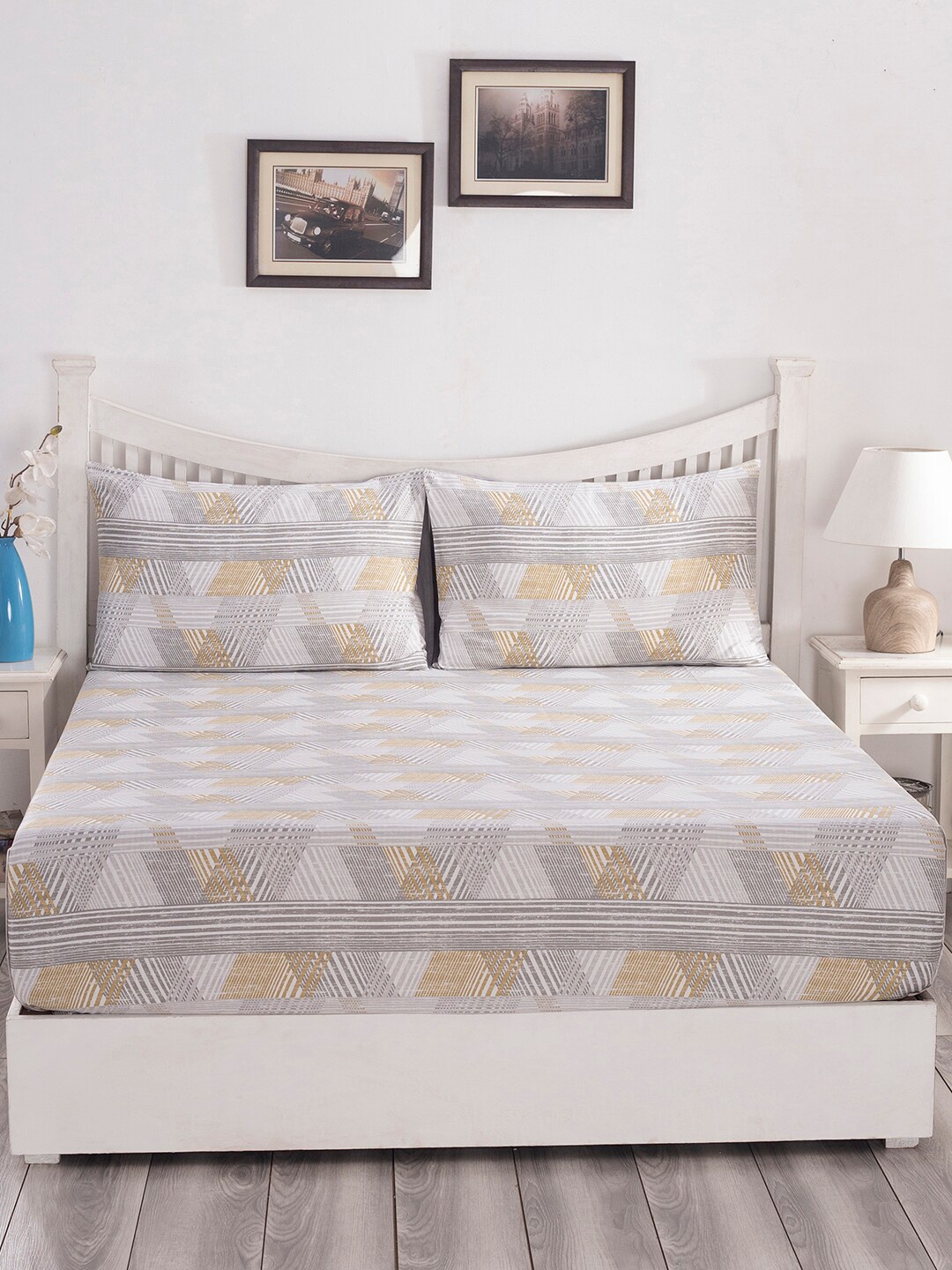 

MASPAR Beige & Grey Geometric 210 TC King Bedsheet with 2 Pillow Covers