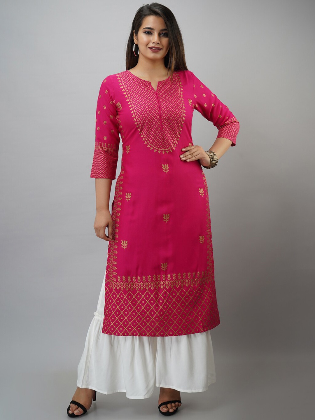 

MAUKA Women Pink Ethnic Motifs Printed Kurta with Sharara