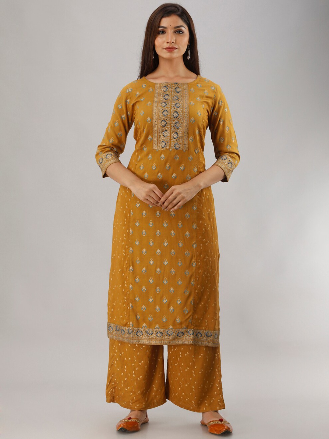 

MAUKA Women Gold-Toned Ethnic Motifs Printed Kurta with Palazzos