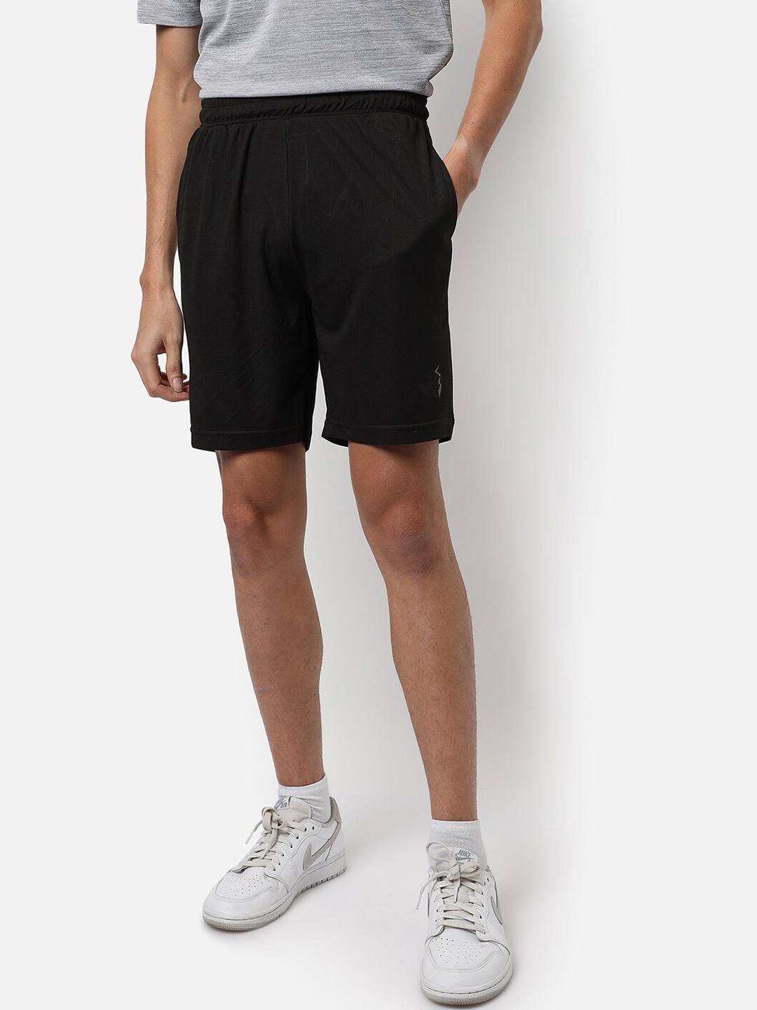 

Campus Sutra Men Black Solid Regular Fit Sports Shorts