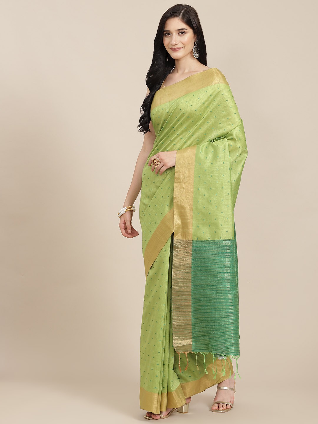 

VISHNU WEAVES Green Bandhani Print Saree