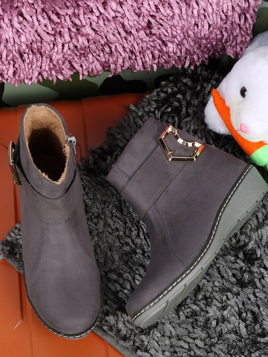 

ZAPATOZ Women Grey Solid Suede Flatform Heeled Boots