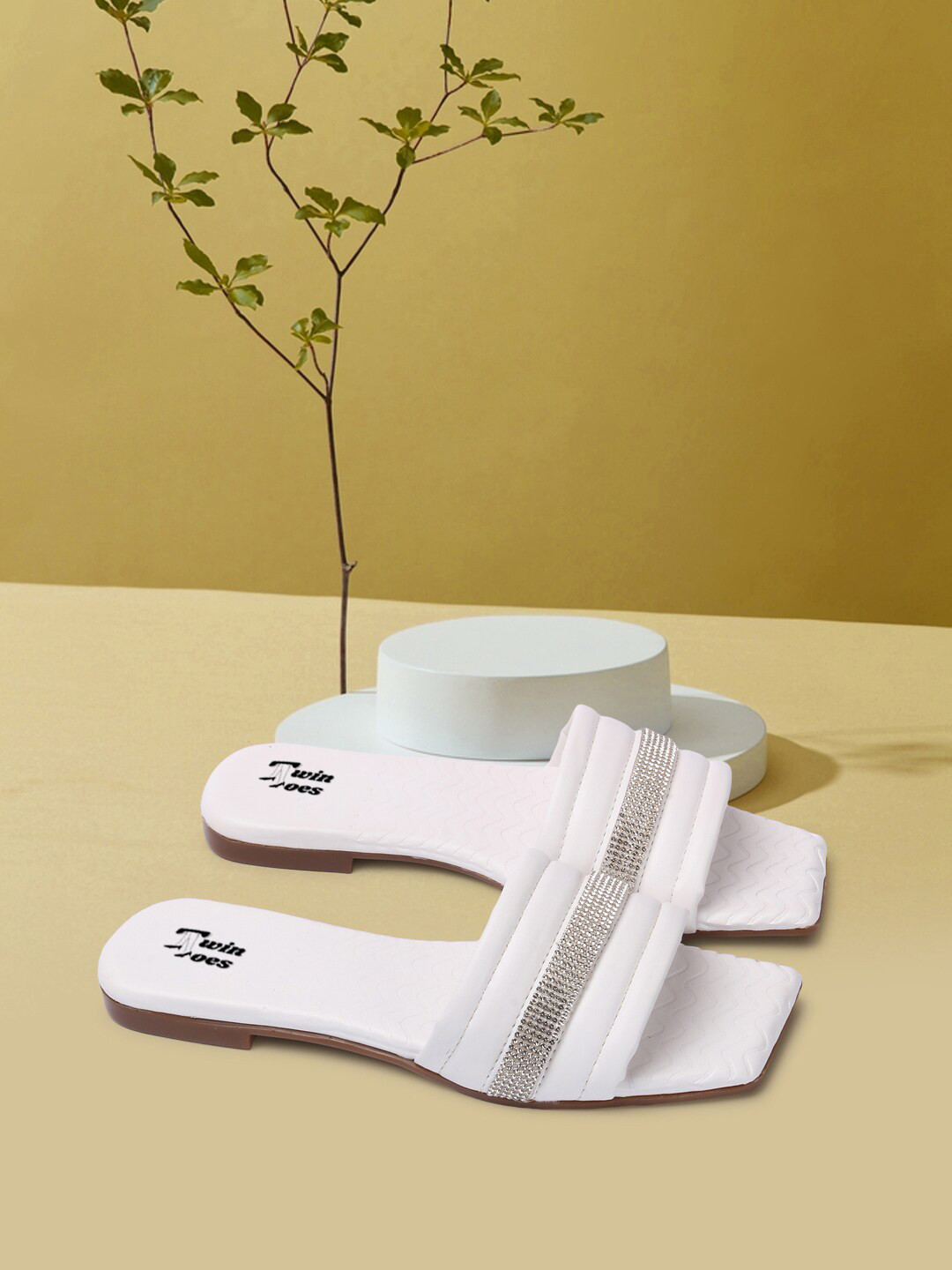 

TWIN TOES Women White Open Toe Flats