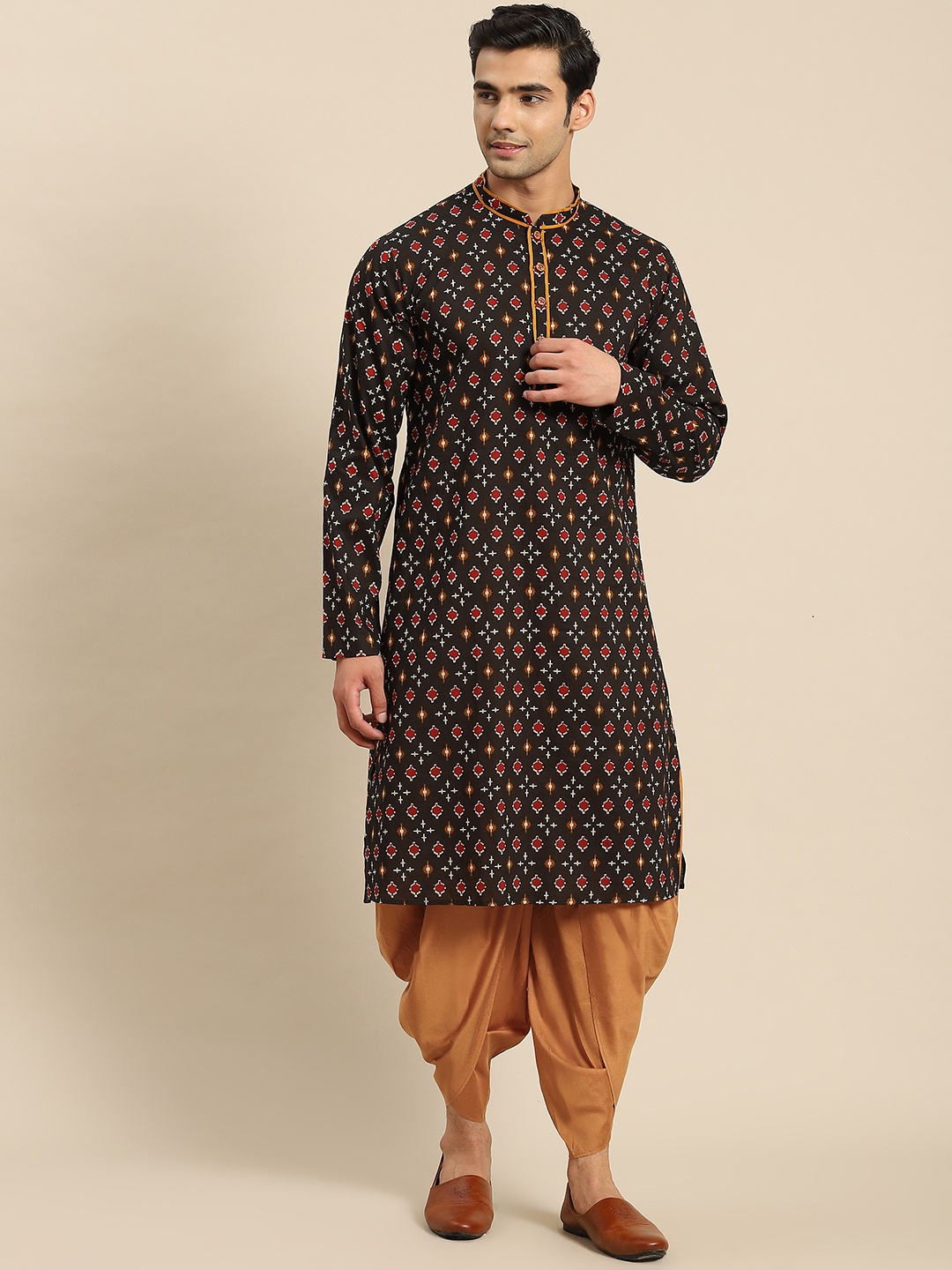 

KISAH Men Black Ethnic Motifs Printed Kurta with Dhoti Pants