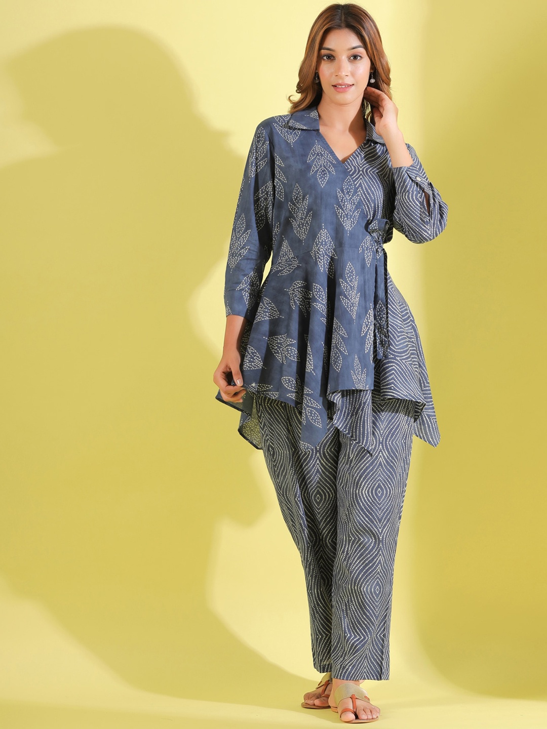 

JISORA Women Grey & White Printed Pure Cotton Night suit