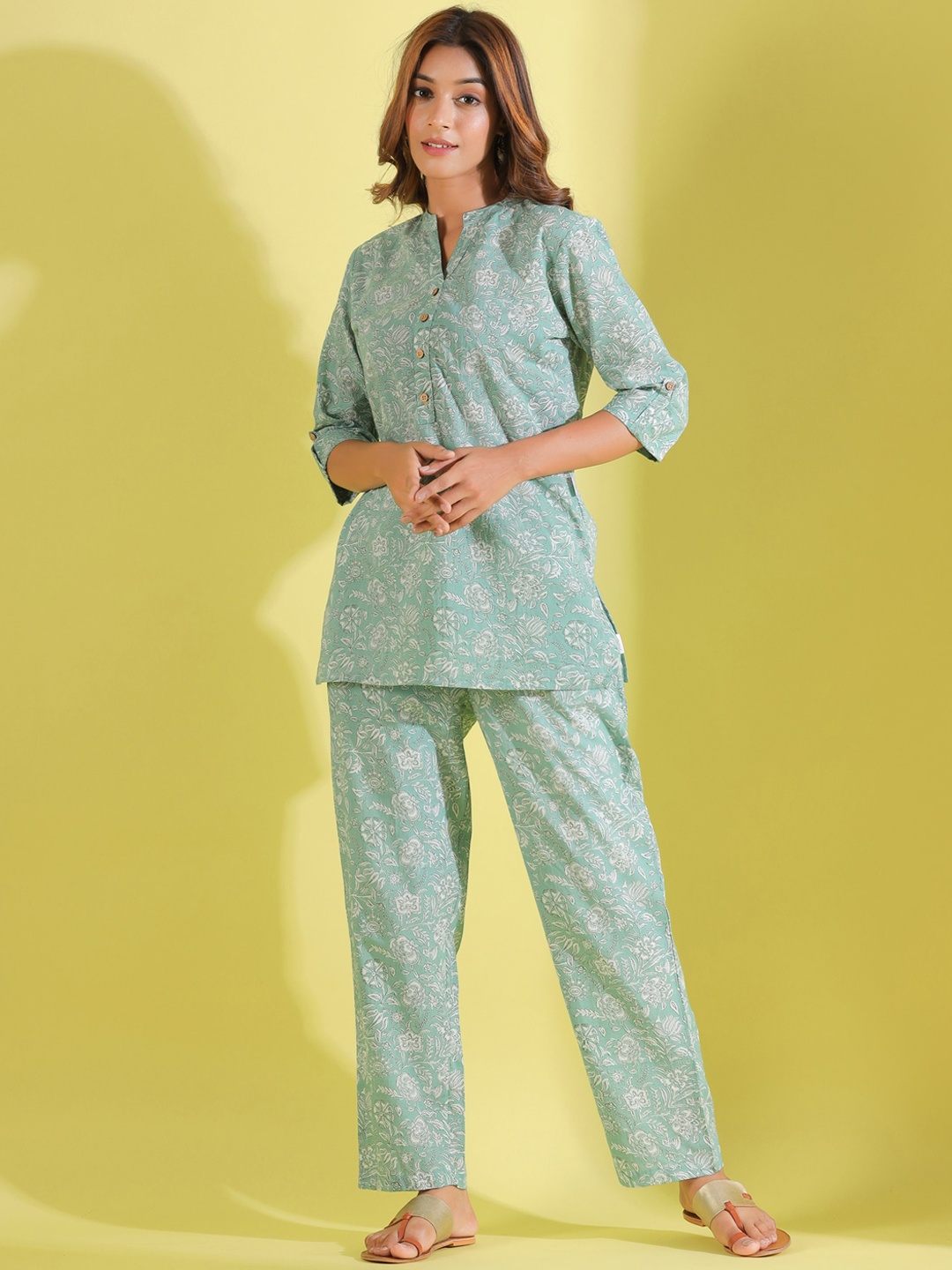 

JISORA Women Light Green & White Printed Night suit