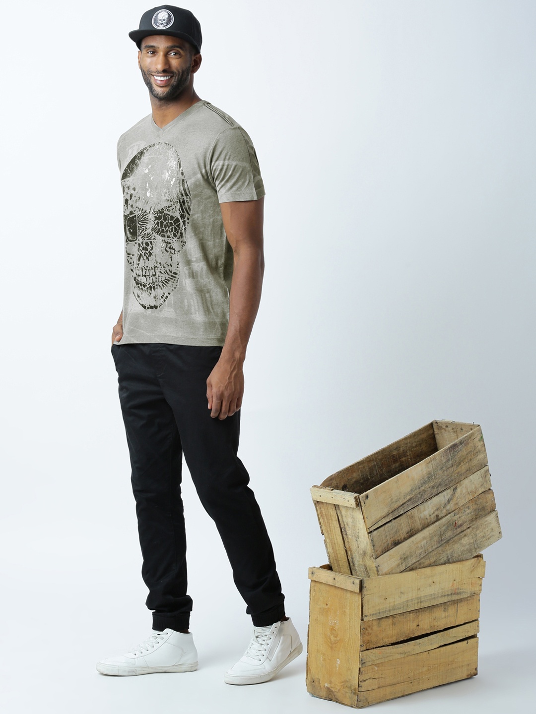 

Huetrap Men Grey Melange Printed Regular Fit Round Neck T-shirt