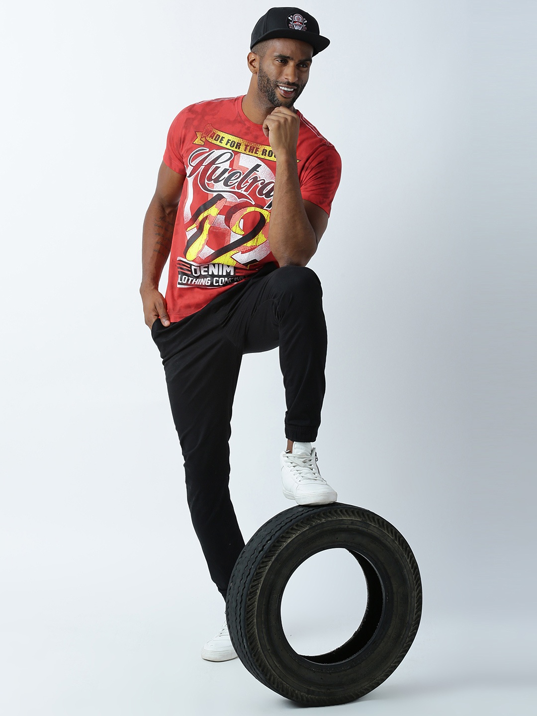 

Huetrap Men Red Printed Round Neck T-shirt