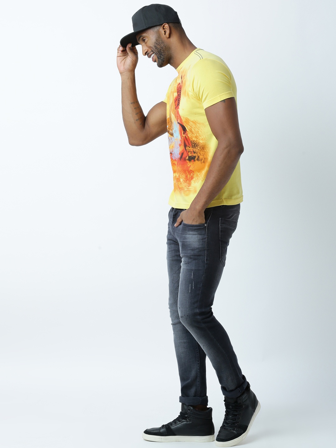 

Huetrap Men Yellow Printed Regular Fit Round Neck T-shirt