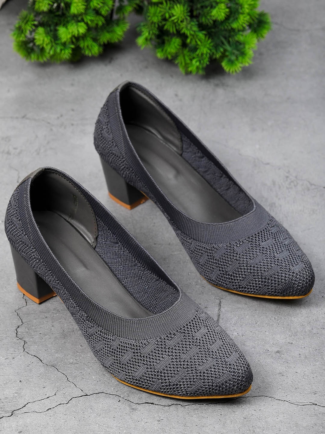 

Luv Byt Women Grey Suede Party Block Pumps