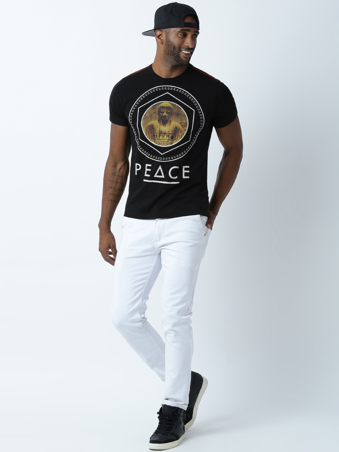 

Huetrap Men Black Printed Round Neck T-shirt