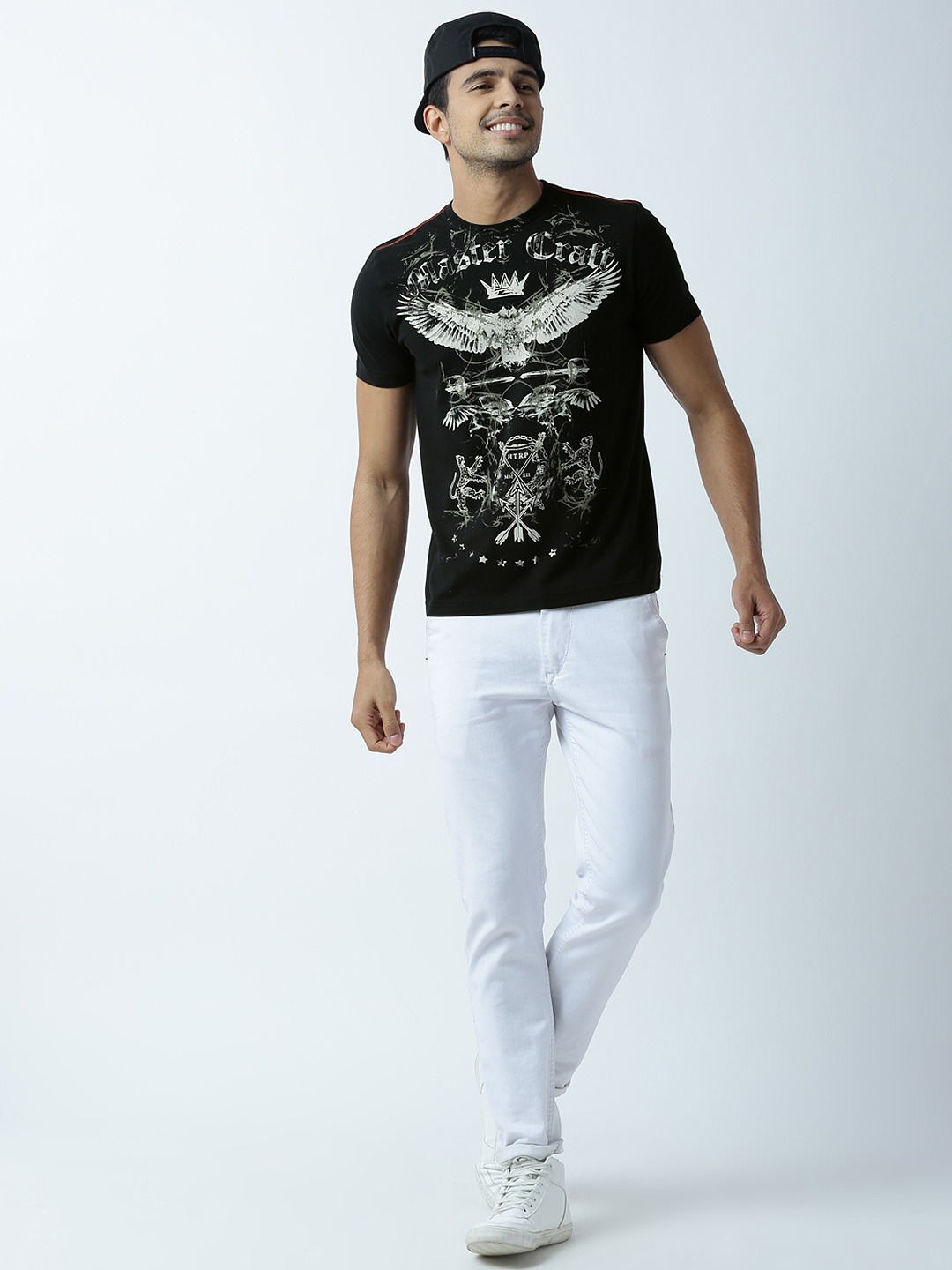 

Huetrap Men Black Printed Round Neck T-shirt