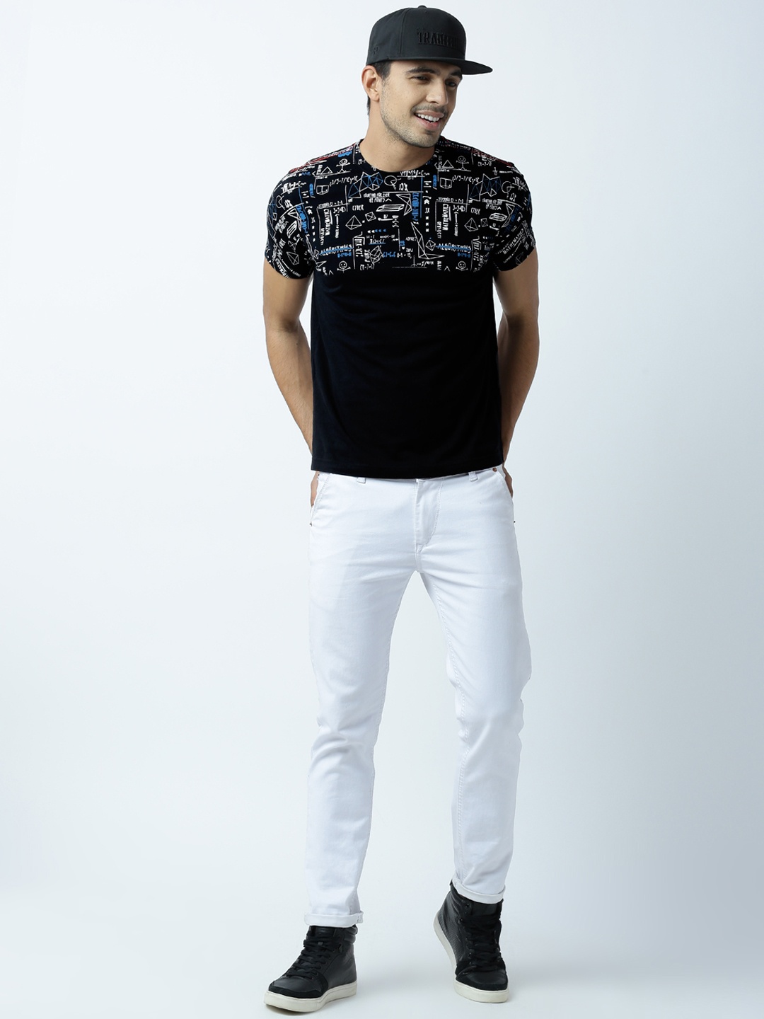 

Huetrap Men Black Printed Regular Fit Round Neck T-shirt