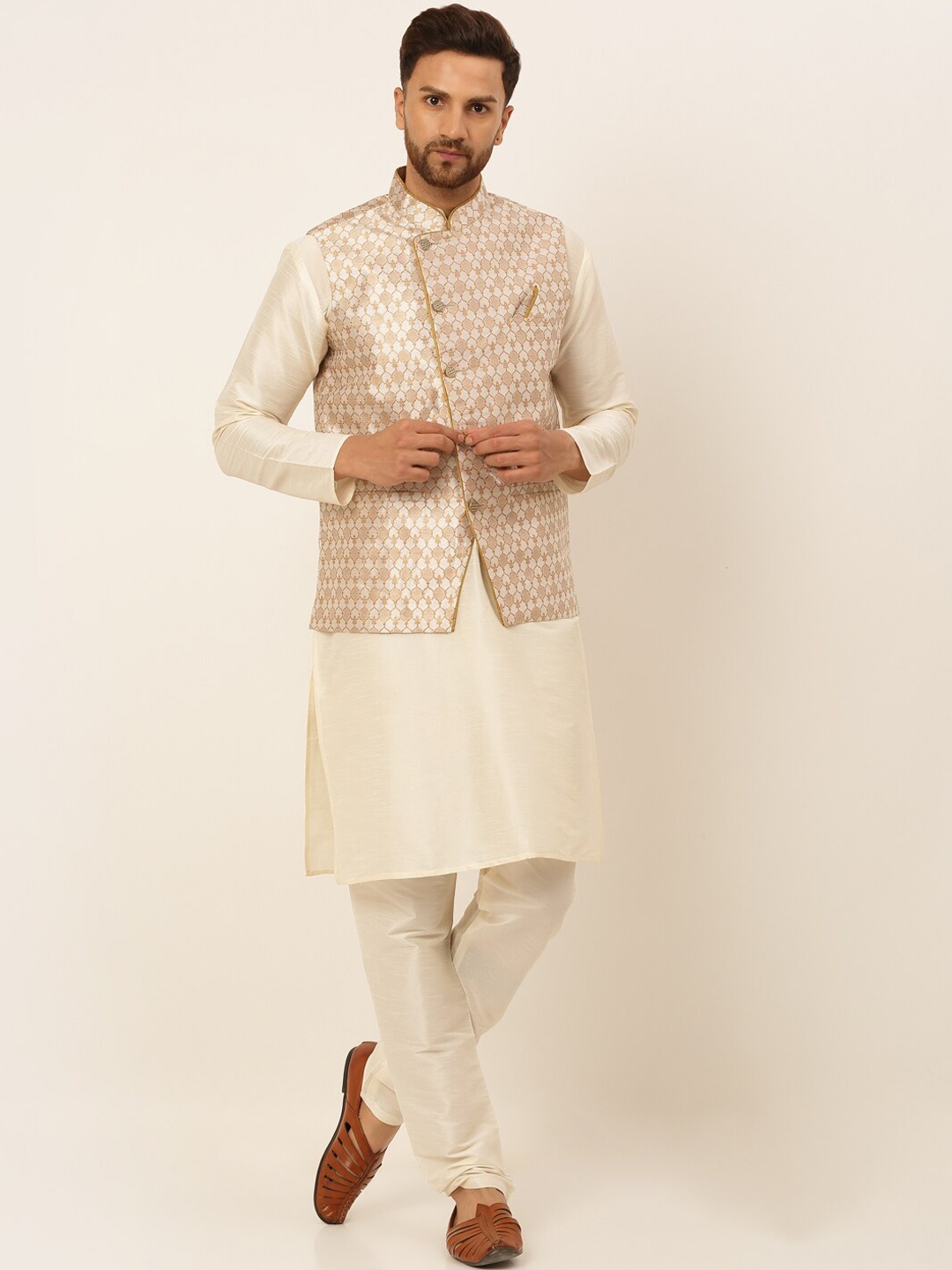 

Jompers Men White Kurta with Pyjama and Silver-Toned Nehru Jacket