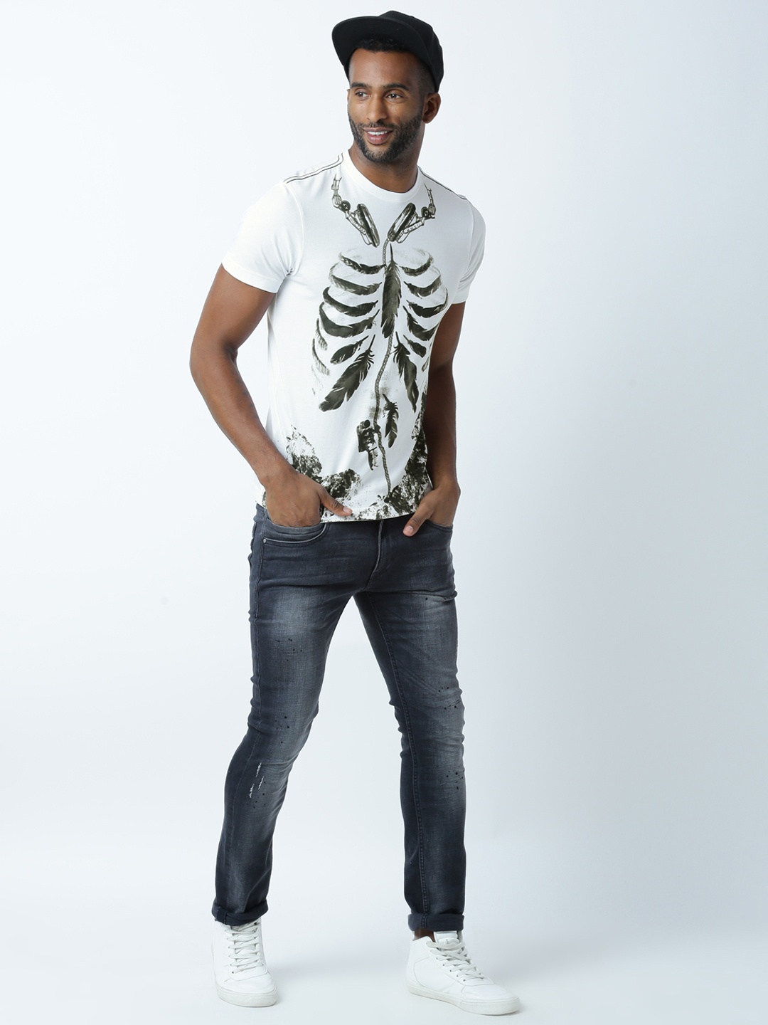 

Huetrap Men White Printed Regular Fit Round Neck T-shirt